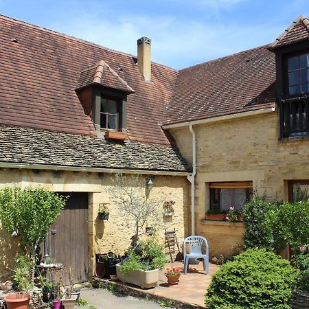Halte Aux Places Marcillac-Saint-Quentin Buitenkant foto