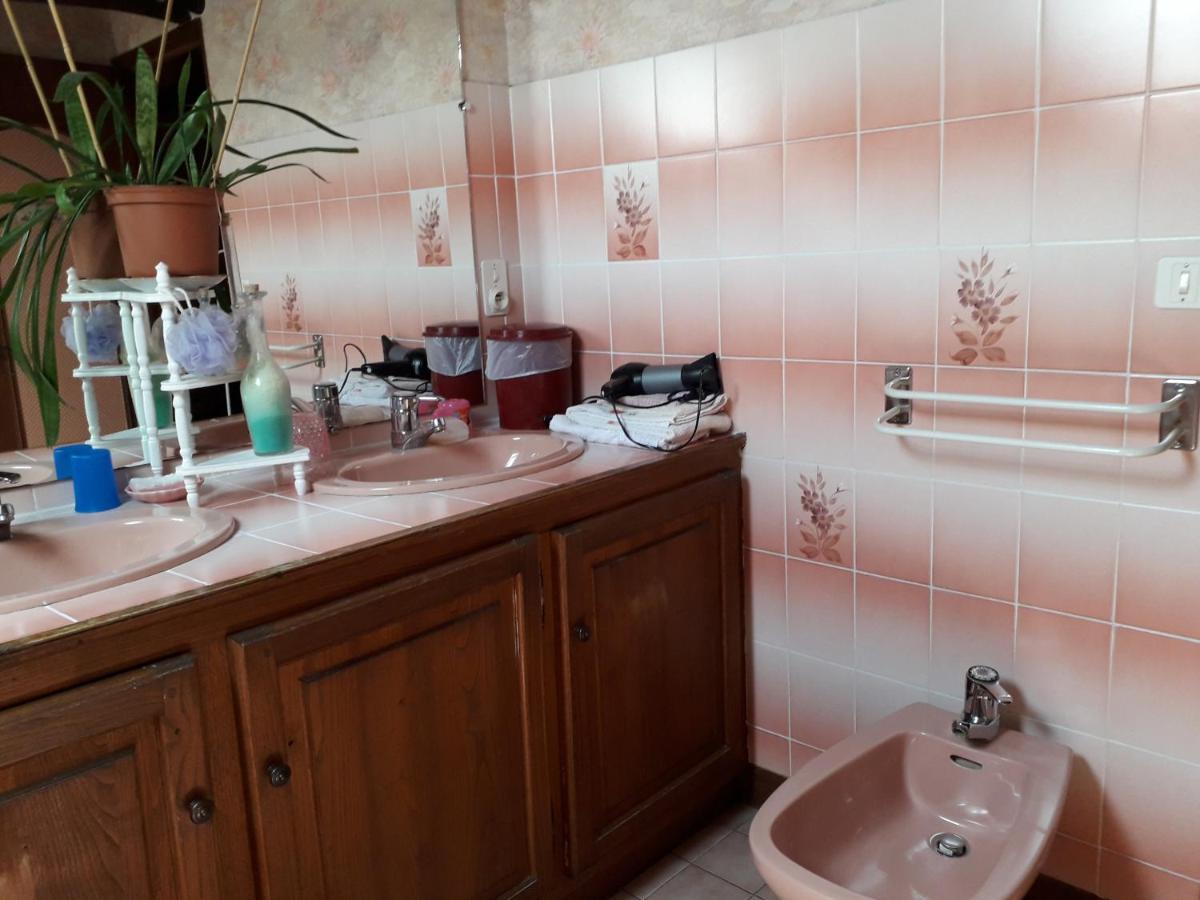 Halte Aux Places Marcillac-Saint-Quentin Buitenkant foto
