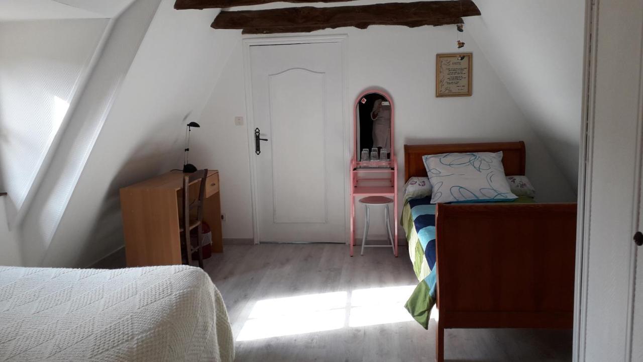Halte Aux Places Marcillac-Saint-Quentin Buitenkant foto