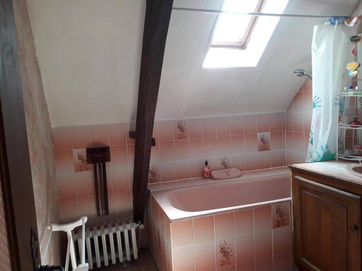Halte Aux Places Marcillac-Saint-Quentin Buitenkant foto